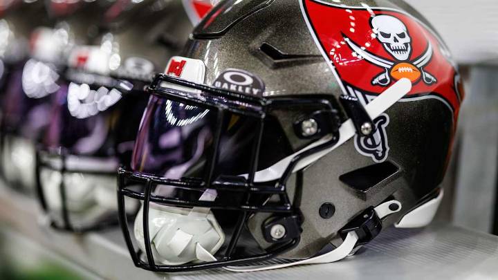 RB Coach Skip Peete Has Medical Episode at Practice, Bucky Irving Day
