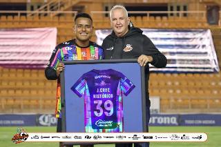 ¡Julio Cruz se consagra como el máximo goleador histórico de Alebrijes de Oaxaca!