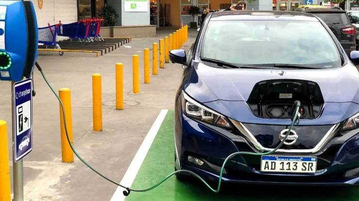 Autos eléctricos e híbridos: importarán 50.000 unidades
