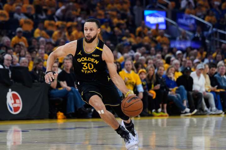 Watch Warriors vs. Bucks NBA game tonight, free Streameast alternatives, start time, TV channel