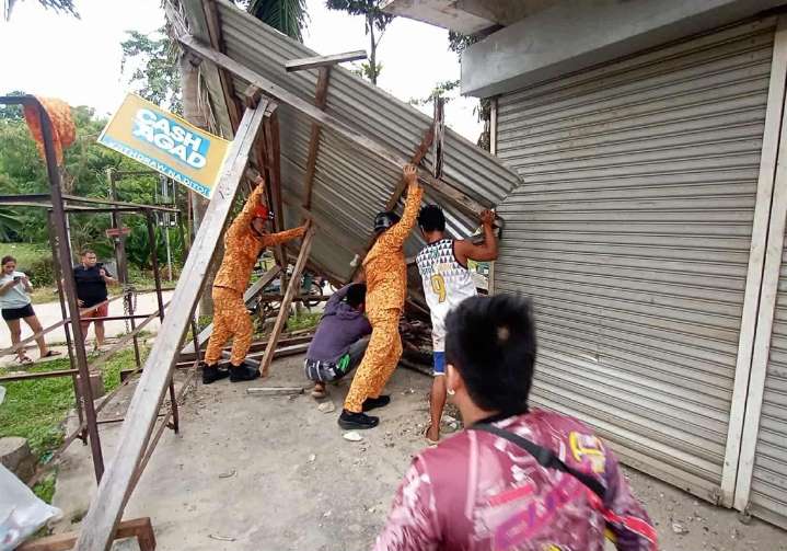 Powerful earthquake off southern Philippines kills 5 people, causes damages and tsunami evacuations