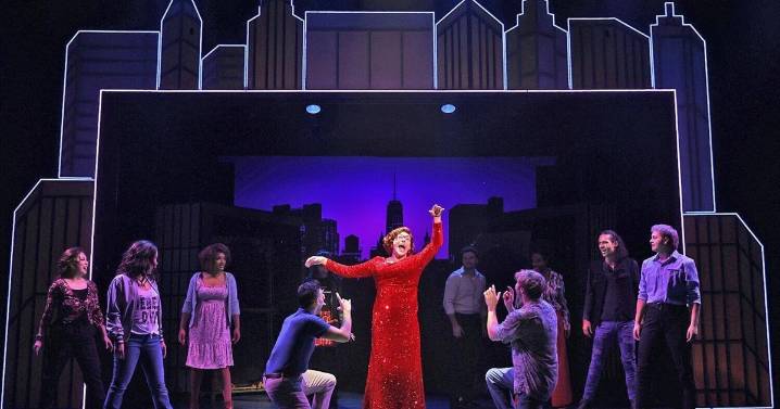 Review: “Tootsie” switches gender roles