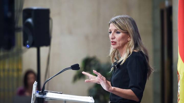 Yolanda Díaz declara la guerra a Uber y le acusa de emplear falsos autónomos: "No nos va a tomar el pelo"