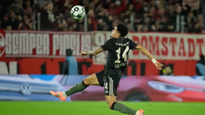 ¡A gambeta pura! Estas fueron las jugadotas con las que Luis Díaz fue imparable vs. Colonia y despertó miles de elogios