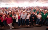 Impulsan Paola y Manolo prevención contra cáncer; procuran la salud femenina en Coahuila