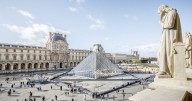 Detiene a 2 sospechosos del robo millonario en Museo del Louvre