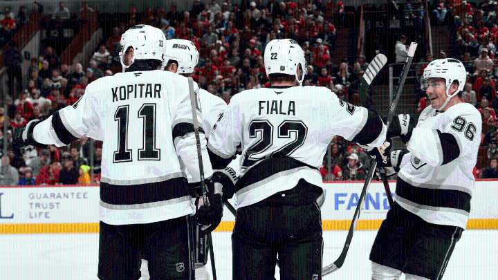 Fiala, Kings defeat Blackhawks to extend point streak to 5 games