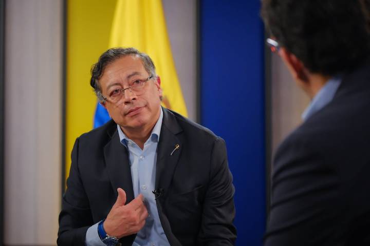 Petro desafía a las entidades que buscan regular sus alocuciones: “Eso se llama golpe de Estado”
