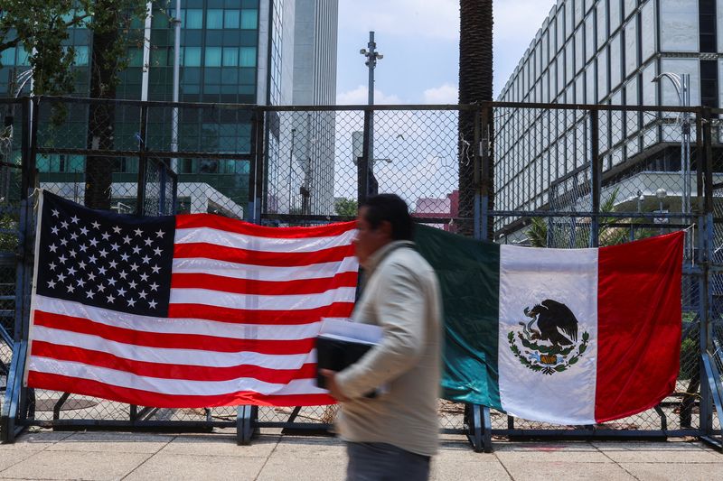 Exclusive-US revokes visas of over 50 Mexican politicians in new drug war front