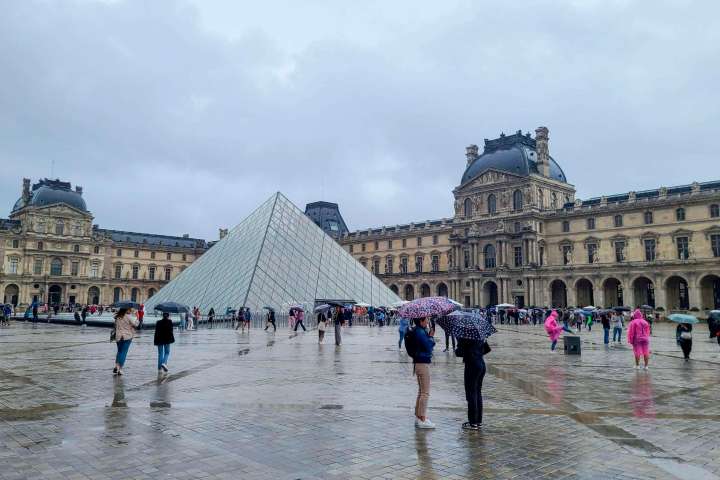 Tras millonario robo, el Louvre resguarda sus joyas en el Banco de Francia