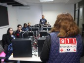 Capacita C5 a operadores de la línea telefónica 911