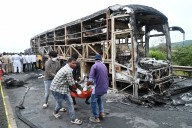 25 muertos tras incendiarse un autobús en India