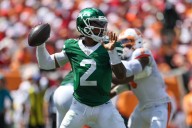 Deadspin | Knee injury impacting Jets QB Tyrod Taylor