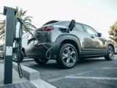 Abren otra convocatoria para que ingresen 50.000 autos eléctricos e híbridos