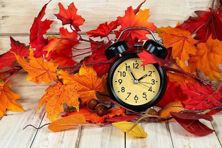 Do We Turn Clocks Back This Weekend? Here’s When the 2025 Daylight Savings Time Begins