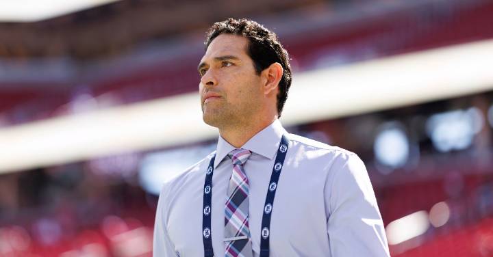 Ex-QB Mark Sanchez assaulted worker, 69, who was trying to exchange cooking oil at hotel: Cops