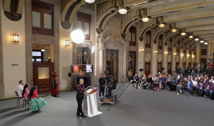 Descarta Sheinbaum eliminar decreto de AMLO sobre tráfico aéreo