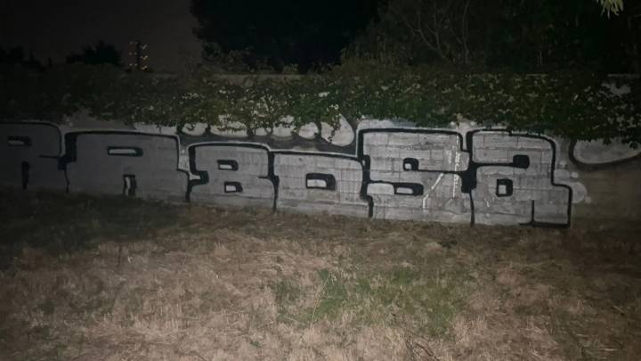 Pillado un joven tras realizar un grafiti en una finca particular