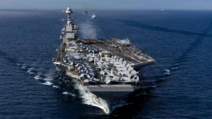 Imponente y letal: Este es el buque de guerra más grande del planeta que lanza cazas de combate en mar abierto