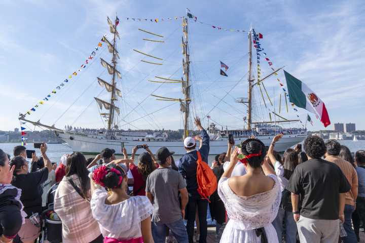 Zarpa sin problemas el buque escuela “Cuauhtémoc” tras accidente en el puente de Brooklyn
