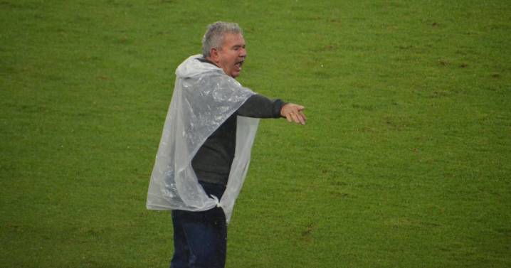 "No he pensado en renunciar, quiero terminar bien mi trabajo": técnico del Once Caldas luego de la goleada