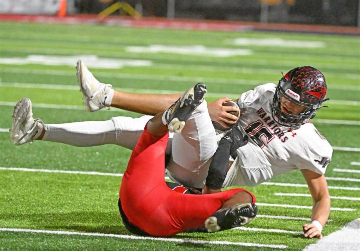 Ryan Messina scores 3 TDs as Elizabeth Forward claims share of Interstate Conference title