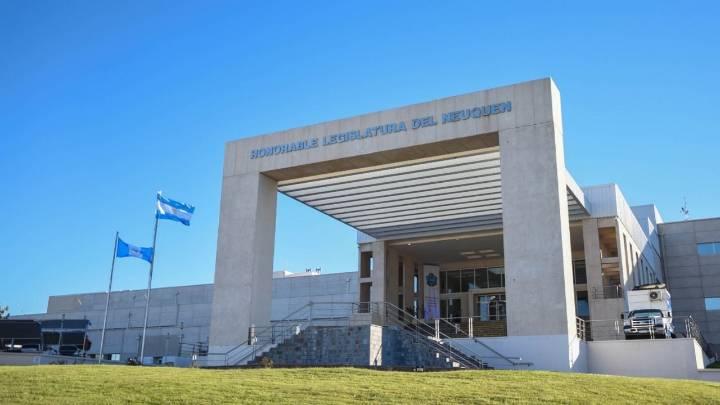 Figueroa presentó un Presupuesto 2026 con superávit más acotado