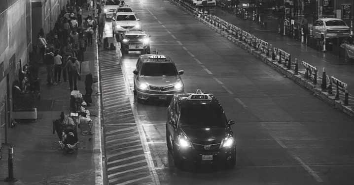 ¿Por qué Uber y apps de viajes no tienen permisos para operar en aeropuertos? Esto dijo SICT