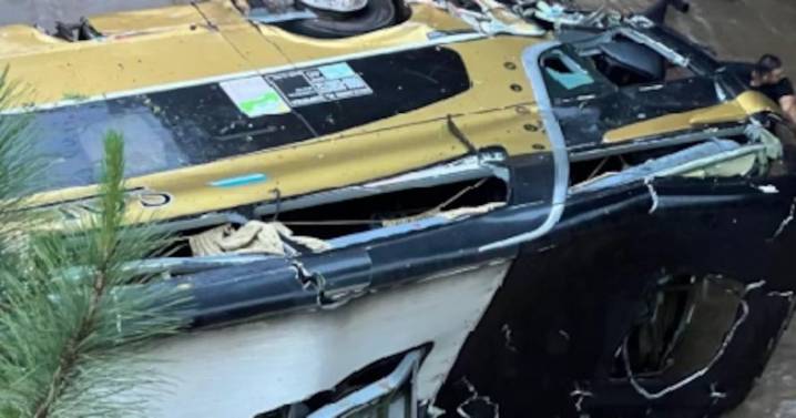 Nueve muertos y 29 heridos tras caída de bus desde un puente en Misiones, Argentina