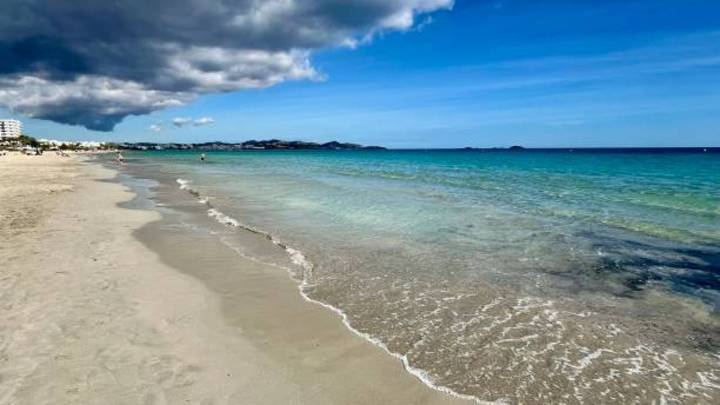 El misterioso pie humano hallado en una orilla de una playa de Ibiza por un perro y su dueño mientras paseaban