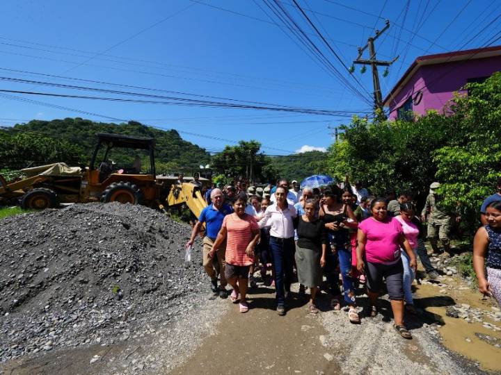 “No dejaremos a nadie desamparado”: Sheinbaum tras recorrer zonas afectadas por lluvias