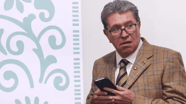 Monreal descarta aprobación de la 'Ley Antistickers'