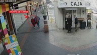 VIDEO: madre e hijo adolescente asaltaron a una anciana para pagarle a prestamistas en Pudahuel