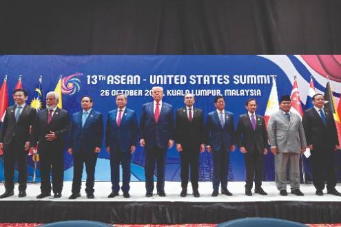 Malaysian PM calls for dialogue over coercion at ASEAN’s East Asia summit
