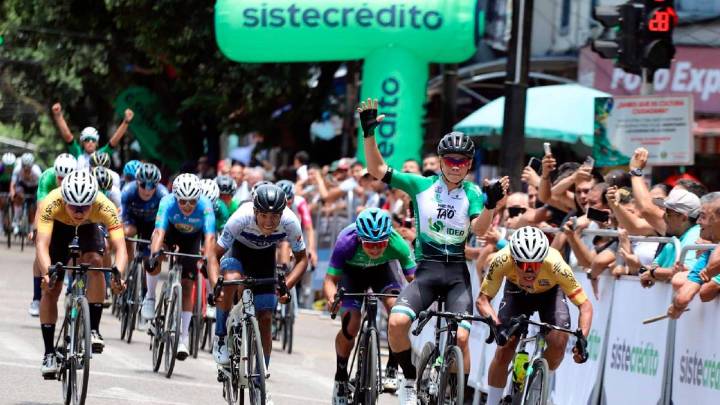 Felipe Bravo, primer líder de Vuelta del Porvenir-2025; Diana Peñuela domina el Tour Femenino