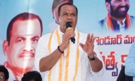 Komatireddy Assures Farmers of Complete Paddy and Cotton Procurement Despite Rains