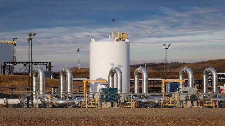 Canada's prime minister discussed reviving contentious Keystone XL pipeline with Trump