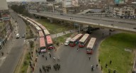 San Juan de Lurigancho: caravana de buses bloquean vías en paro de transportistas últimas