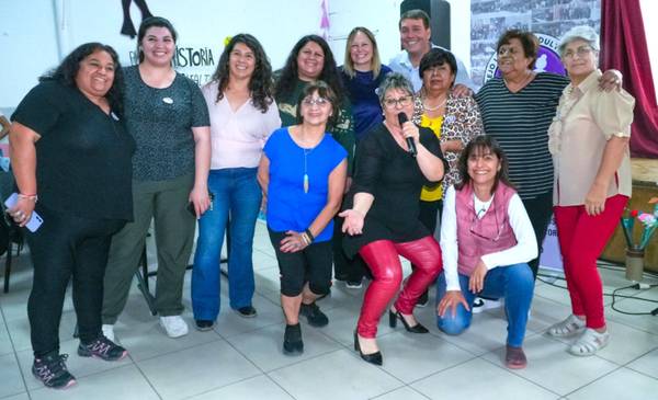 Biss acompañó a adultos mayores en su día con una jornada comunitaria en el centro Luis Vernet