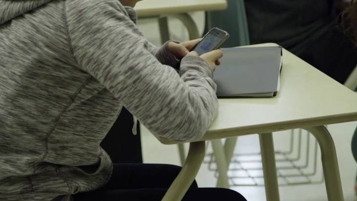 San Antonio area school districts report few issues with state’s new cellphone ban policy