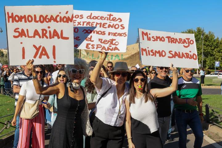 La educación extremeña vuelve a convocar huelga general por la falta de acuerdo en la homologación salarial 