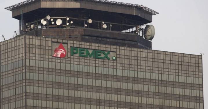 Acuerdan Pemex y el STPRM incremento salarial del 4.5%