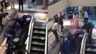 Insólito: mujer estrelló su carro contra centro comercial y cayó sobre la escalera eléctrica
