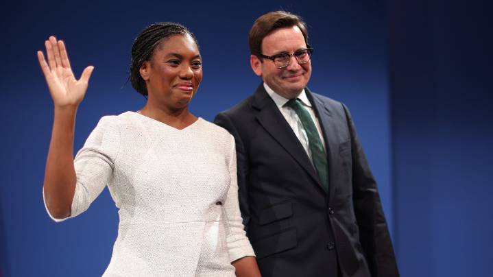 Los «tories» buscan salir de la irrelevancia con una batería de promesas económicas
