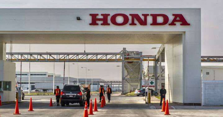 Profeco emite alerta por falla en más de 1,000 autos Honda y Acura