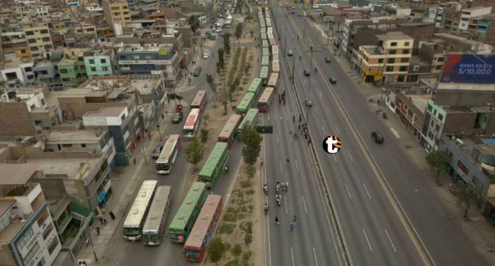 ¡Vías paralizadas! Paro de transportistas bloquea avenidas por horas y desata el caos en Lima