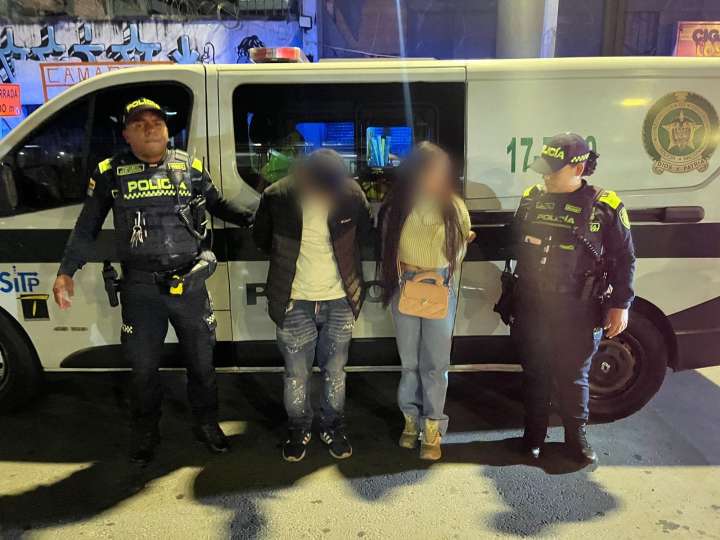 Pareja detenida en TransMilenio: la mujer tenía orden de captura y el hombre recién salió de prisión