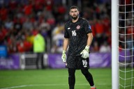 Crépeau returns home as Canada weighs No. 1 goalkeeper decision