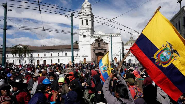 Ecuador alcanza la cuarta semana de protestas sin diálogo inminente
