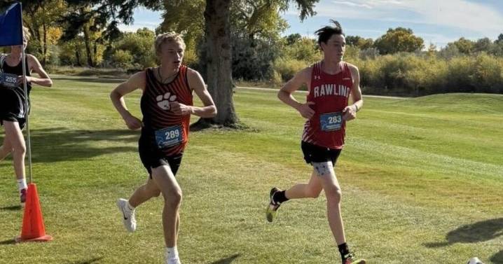 Noah Blasi ties Rawlins cross country record in Saratoga Invite
